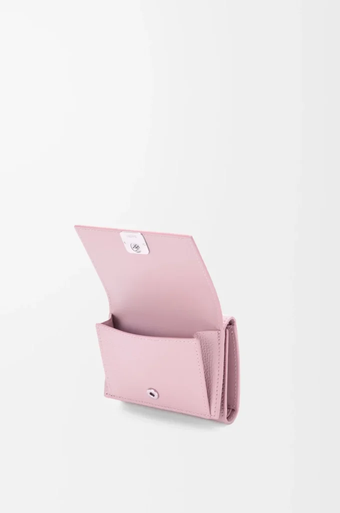 Anagram trifold wallet in pebble grained calfskin Blossom