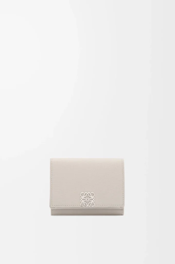 Anagram trifold wallet in pebble grained calfskin Light Ghost Anagram trifold wallet in pebble grained calfskin Light Ghost