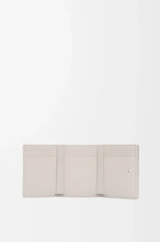 Anagram trifold wallet in pebble grained calfskin Light Ghost