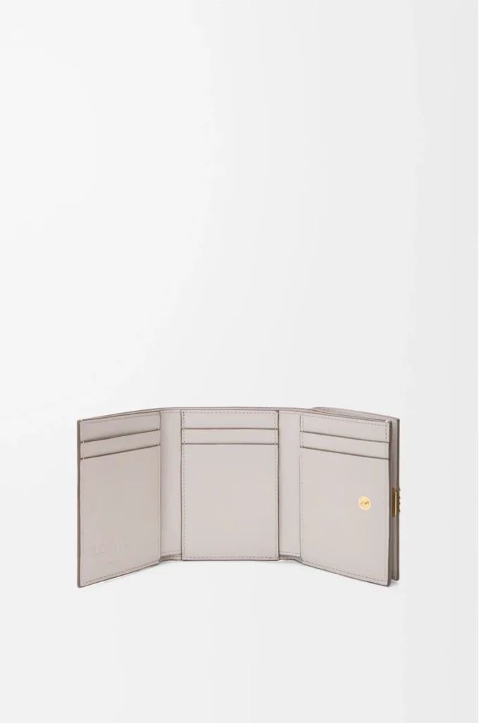 Anagram trifold wallet in pebble grained calfskin Light Ghost Grey Anagram trifold wallet in pebble grained calfskin Light Ghost Grey