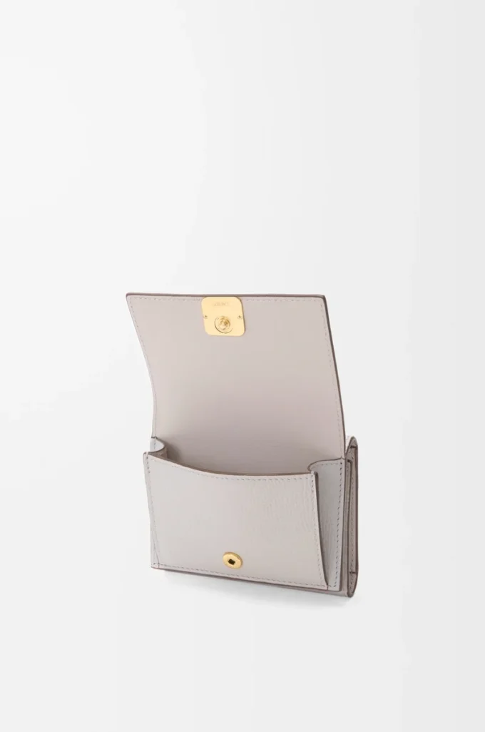 Anagram trifold wallet in pebble grained calfskin Light Ghost Grey Anagram trifold wallet in pebble grained calfskin Light Ghost Grey