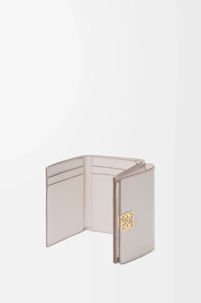 Anagram trifold wallet in pebble grained calfskin Light Ghost Grey Anagram trifold wallet in pebble grained calfskin Light Ghost Grey