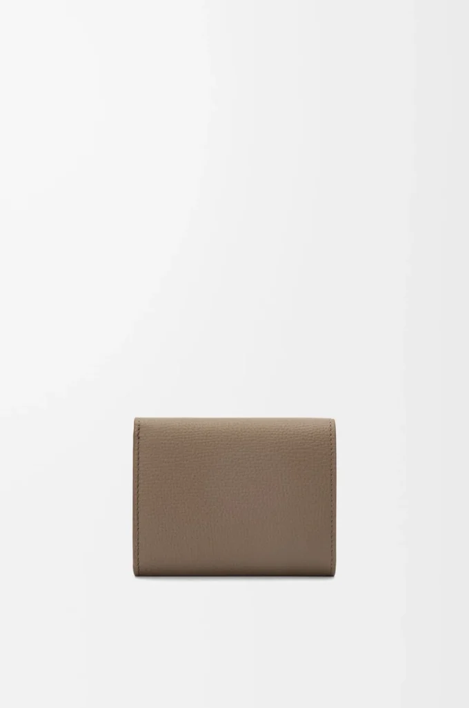 Anagram trifold wallet in pebble grained calfskin Taupe