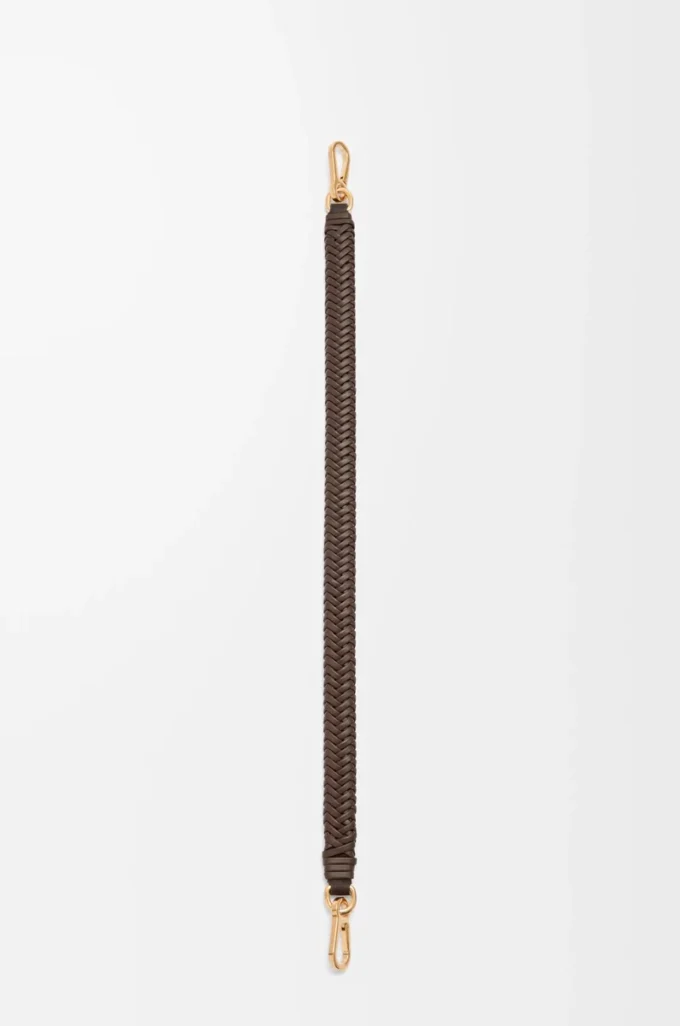 Arrow short strap in classic calfskin Chocolate Arrow short strap in classic calfskin Chocolate