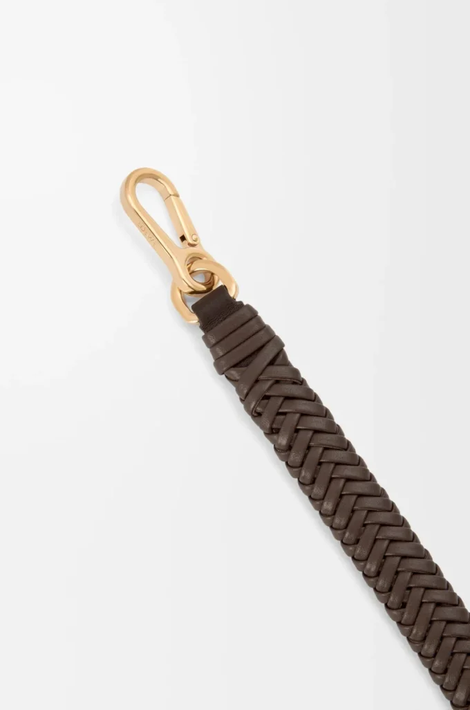 Arrow short strap in classic calfskin Chocolate Arrow short strap in classic calfskin Chocolate