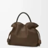 Arrow short strap in classic calfskin Chocolate Arrow short strap in classic calfskin Chocolate