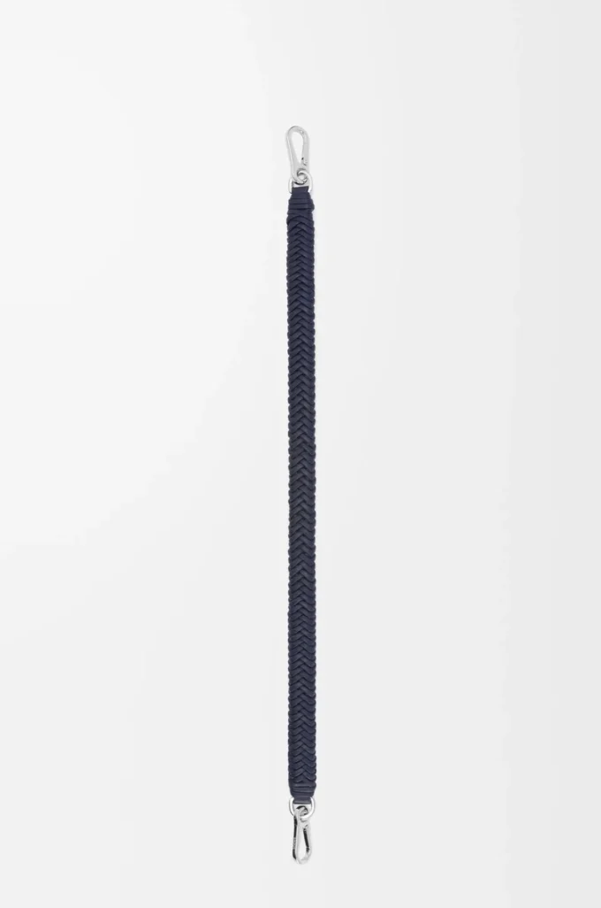 Arrow short strap in classic calfskin Deep Navy Arrow short strap in classic calfskin Deep Navy