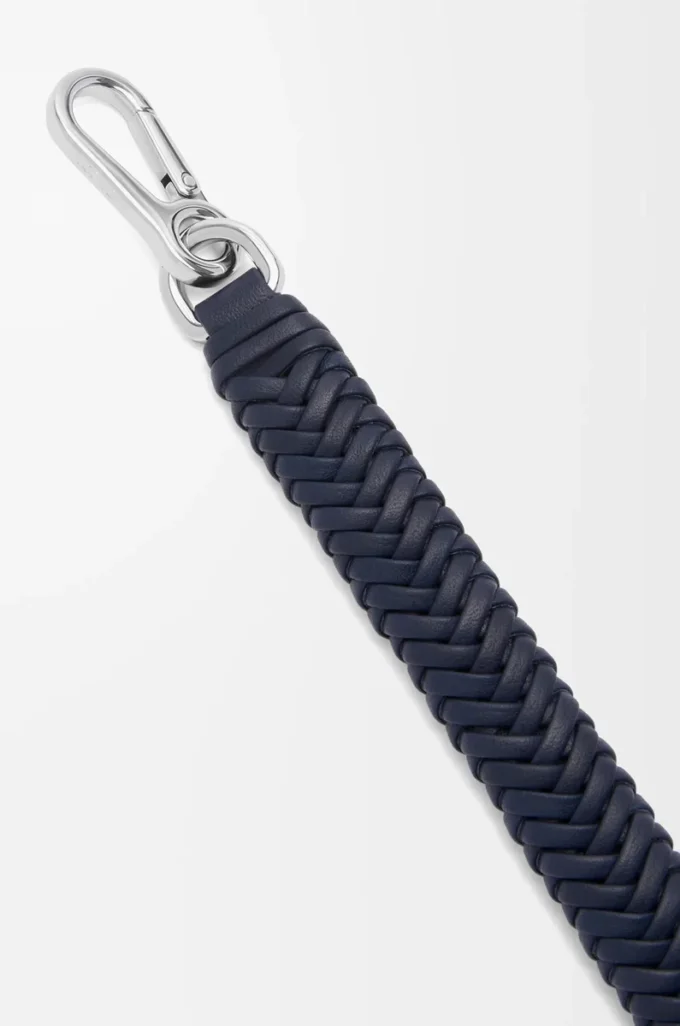 Arrow short strap in classic calfskin Deep Navy Arrow short strap in classic calfskin Deep Navy