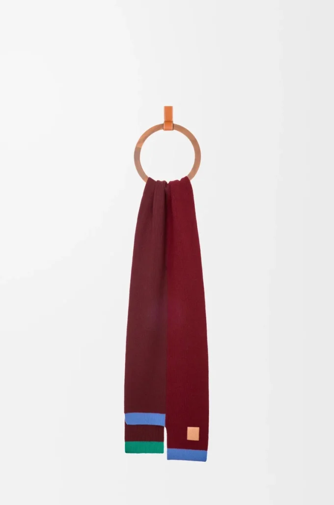 Asymmetric scarf in wool Green/Red/Multicolor Asymmetric scarf in wool Green/Red/Multicolor