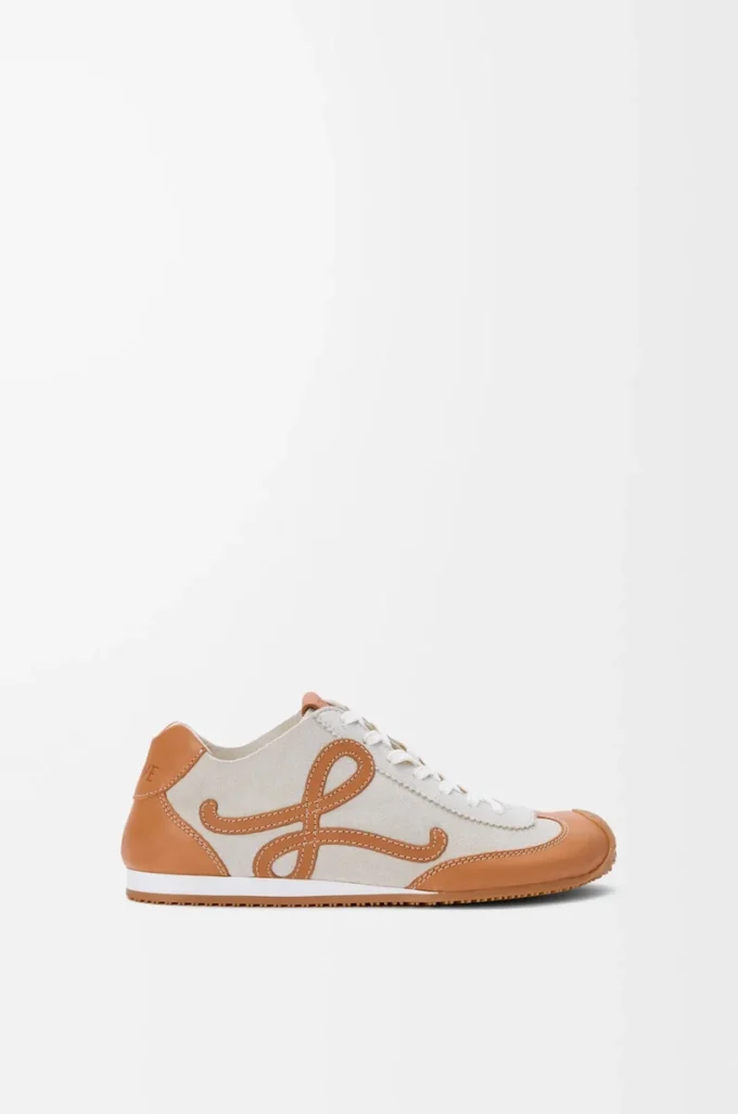 Ballet Runner 2.0 unlined in deerskin and vegetable-tanned calfskin Soft White/Tan Ballet Runner 2.0 unlined in deerskin and vegetable-tanned calfskin Soft White/Tan