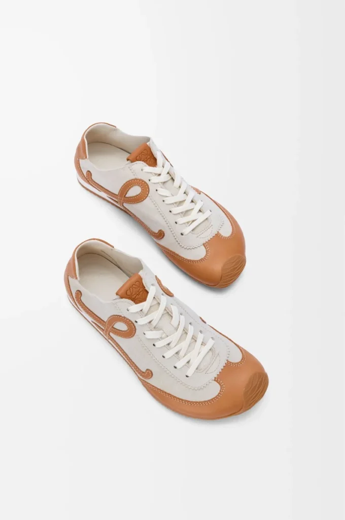 Ballet Runner 2.0 unlined in deerskin and vegetable-tanned calfskin Soft White/Tan Ballet Runner 2.0 unlined in deerskin and vegetable-tanned calfskin Soft White/Tan