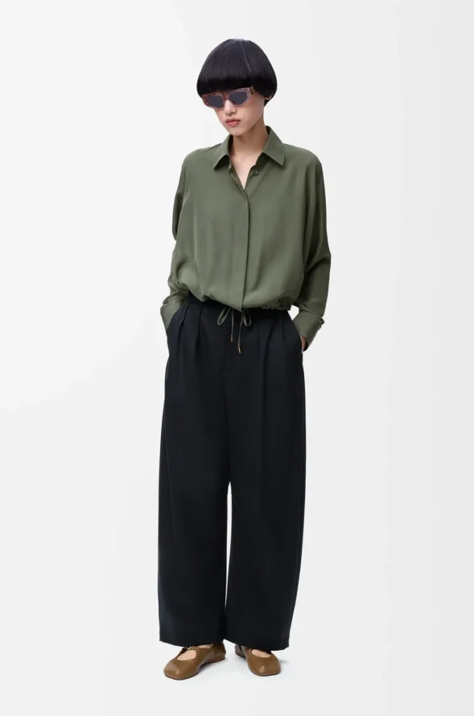 Balloon shirt in silk Khaki Green Balloon shirt in silk Khaki Green