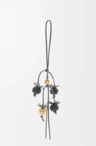 Berry charm in classic calfskin Black/Green