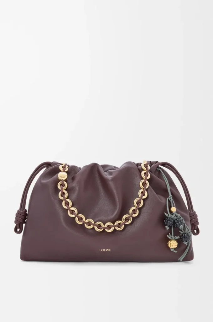 Berry charm in classic calfskin Black/Green Berry charm in classic calfskin Black/Green
