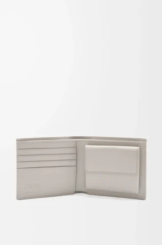 Bifold coin wallet in textured classic calfskin Shell Grey