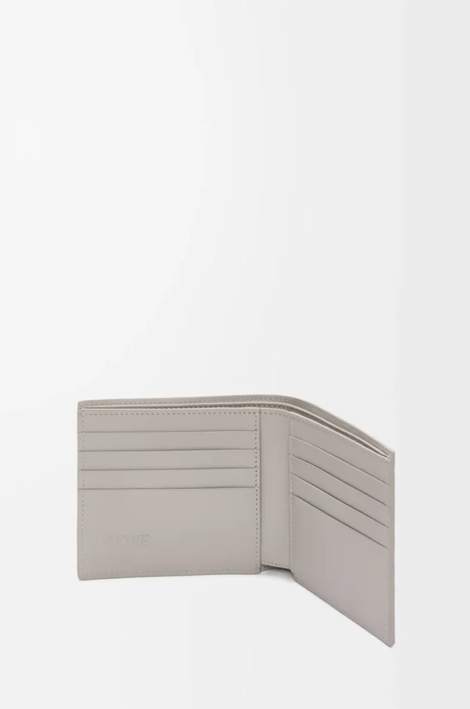 Bifold wallet in satin calfskin Shell Grey