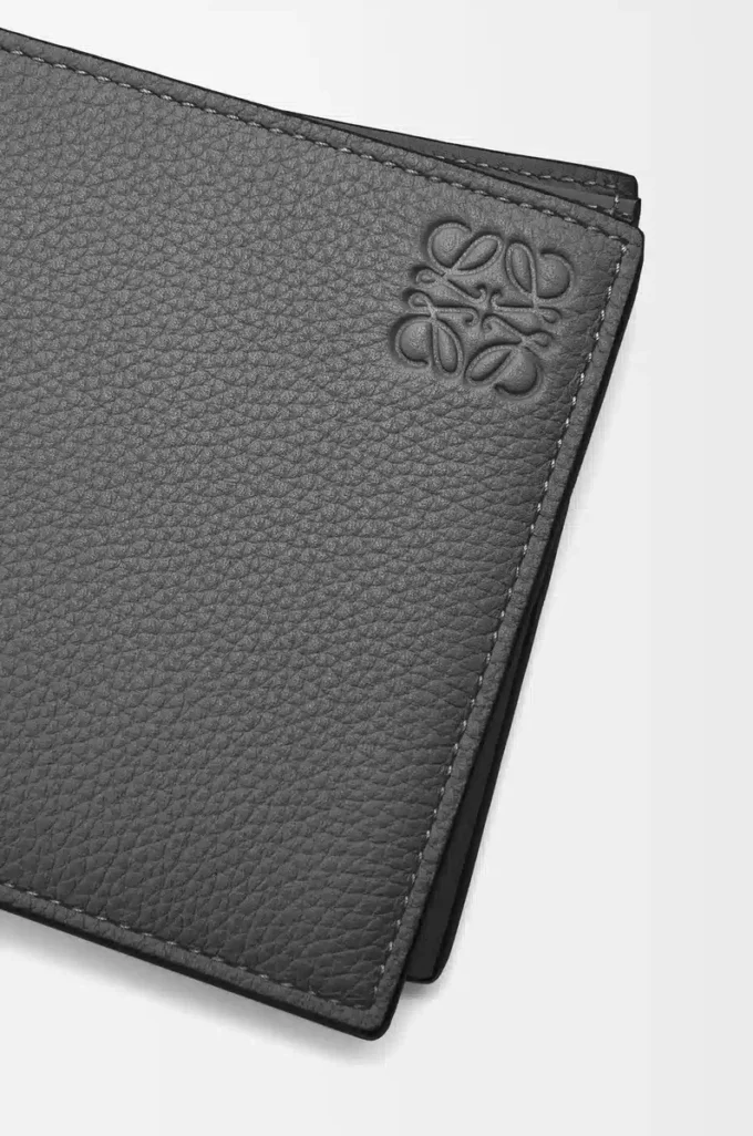 Bifold wallet in soft grained calfskin Anthracite