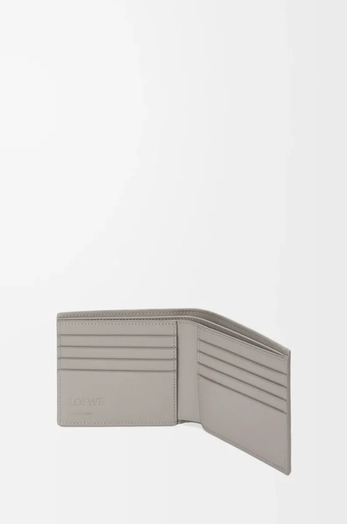 Bifold wallet in textured classic calfskin Shell Grey Bifold wallet in textured classic calfskin Shell Grey