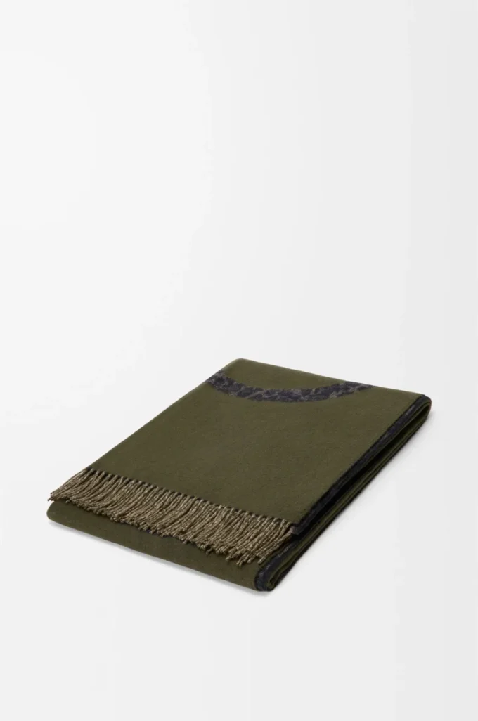 Blanket in wool and cashmere Khaki Green/Black Blanket in wool and cashmere Khaki Green/Black