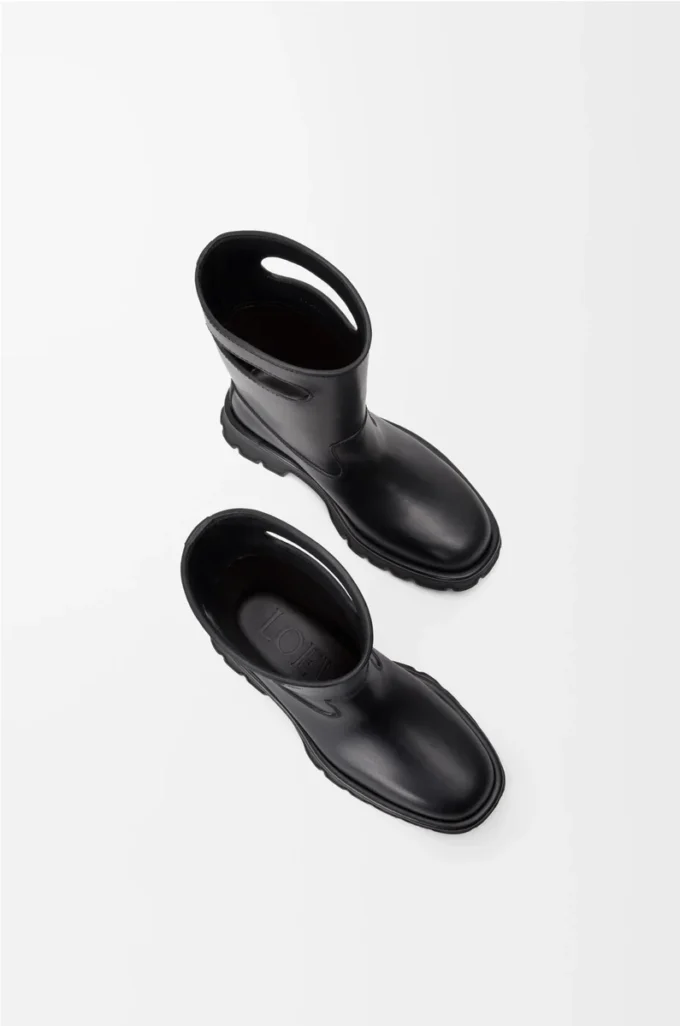 Bobby boot in vegetable-tanned calfskin Black