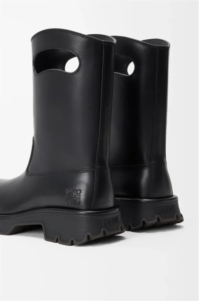 Bobby boot in vegetable-tanned calfskin Black
