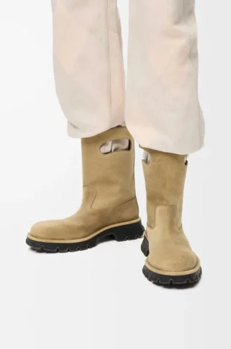 Bobby boot in waxed split calfskin Sahara