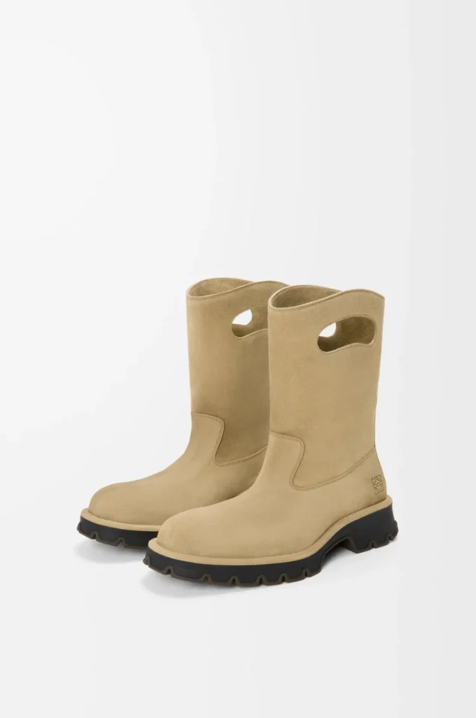 Bobby boot in waxed split calfskin Sahara