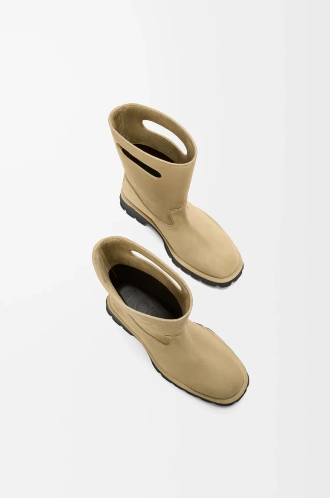 Bobby boot in waxed split calfskin Sahara