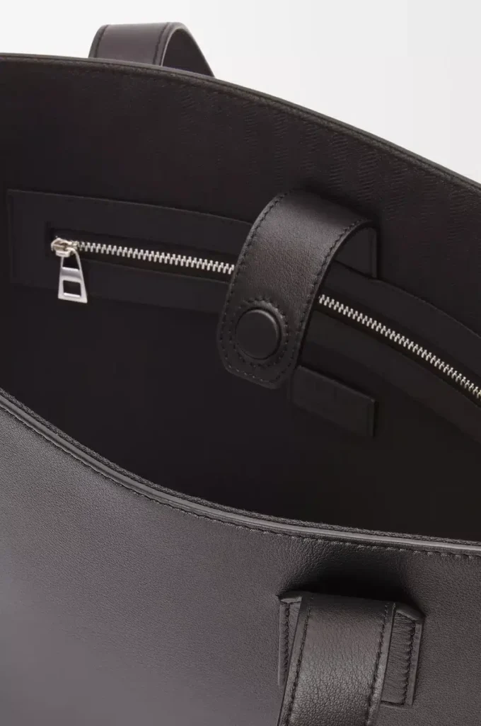 Buckle horizontal tote in classic calfskin Black Buckle horizontal tote in classic calfskin Black