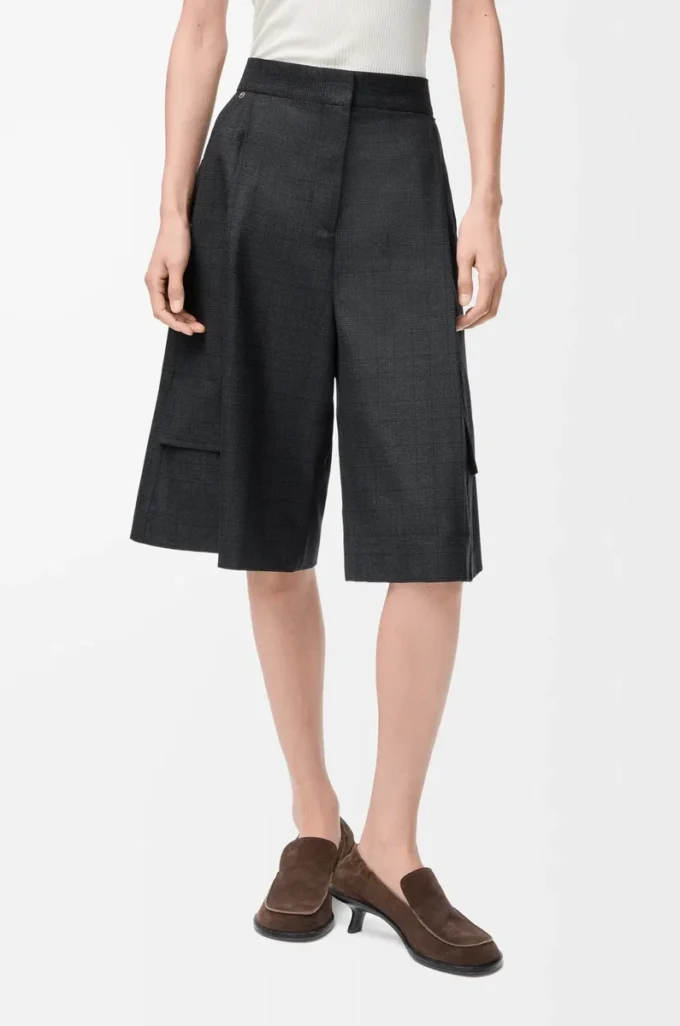 Cargo shorts in wool Dark Grey Cargo shorts in wool Dark Grey