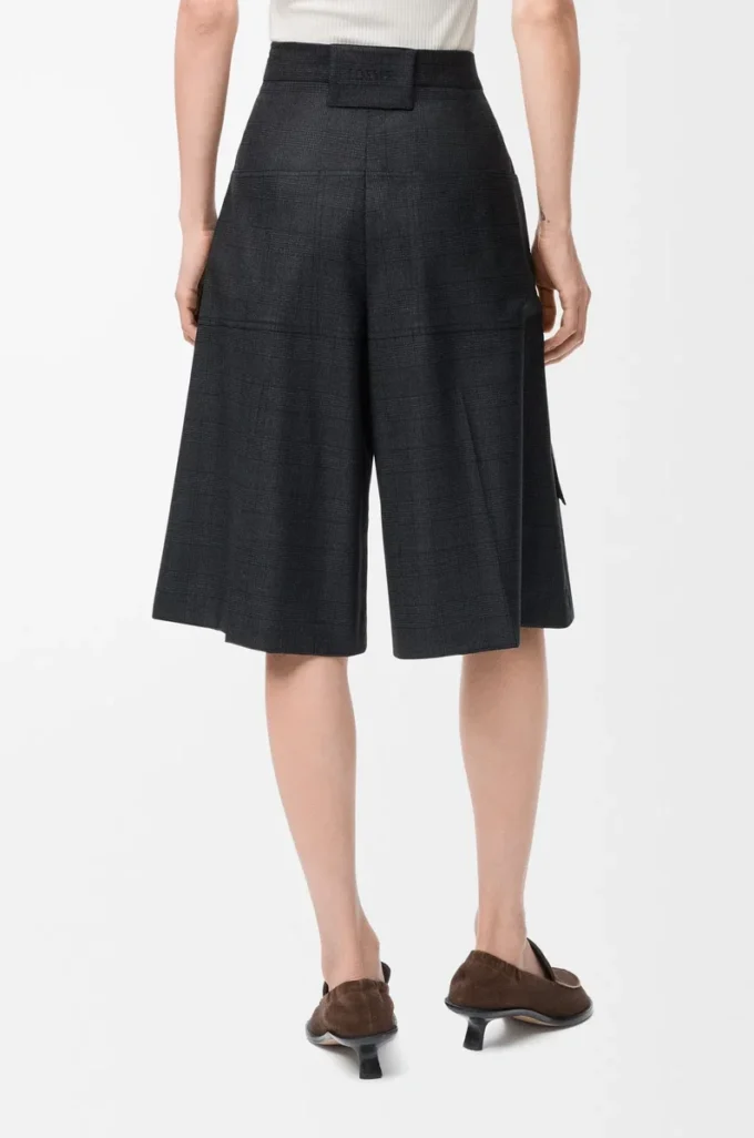 Cargo shorts in wool Dark Grey Cargo shorts in wool Dark Grey