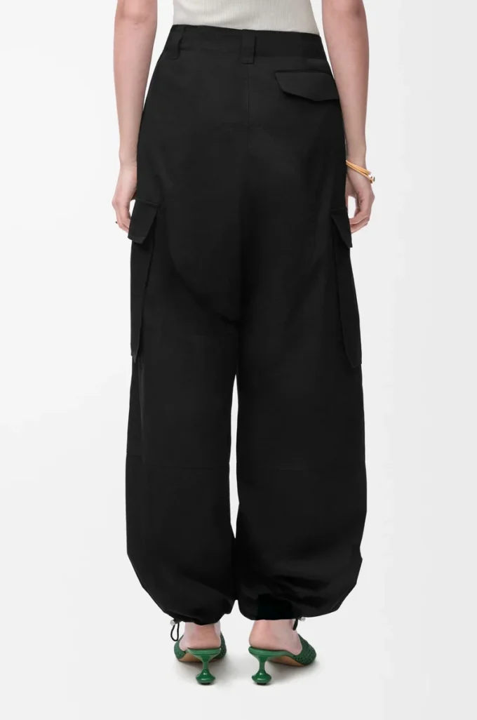 Cargo trousers in cotton and silk Black Cargo trousers in cotton and silk Black