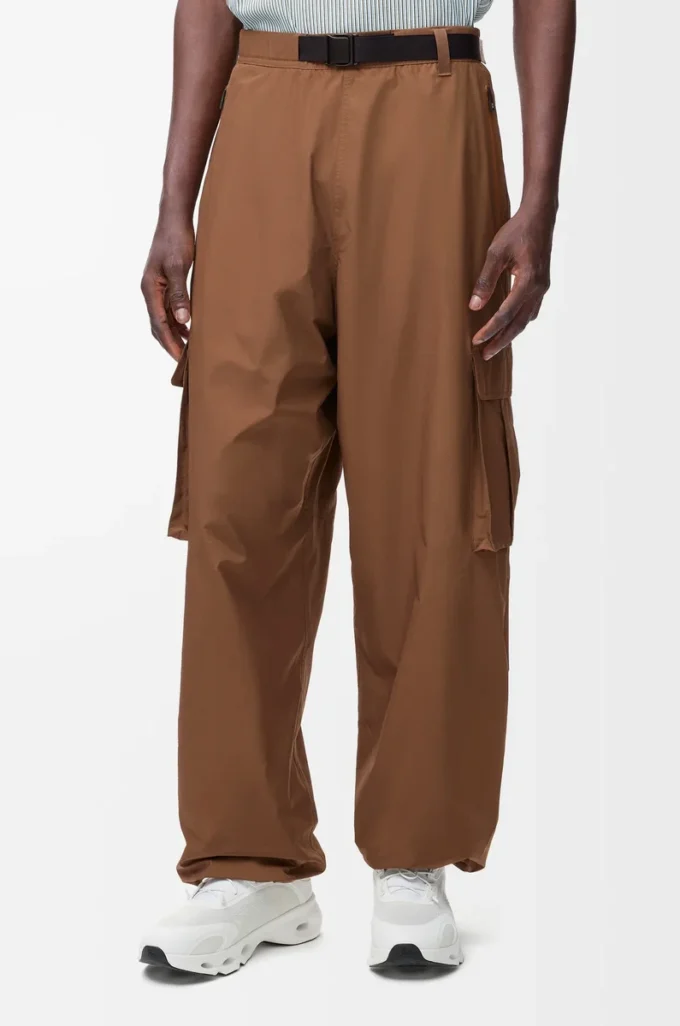 Cargo trousers in technical shell Toffee Cargo trousers in technical shell Toffee