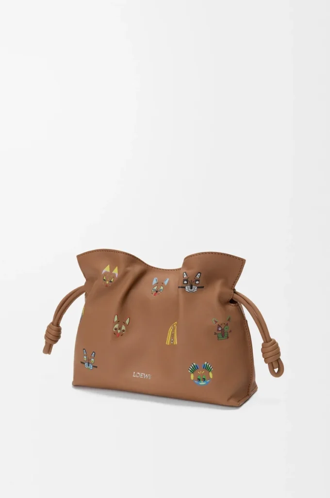 Cats mini Flamenco clutch in nappa calfskin Mocha Cats mini Flamenco clutch in nappa calfskin Mocha