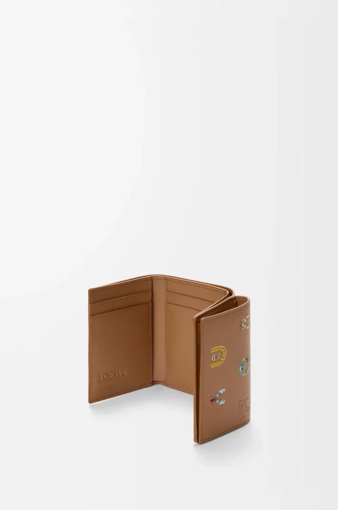 Cats trifold wallet in classic calfskin Mocha Cats trifold wallet in classic calfskin Mocha