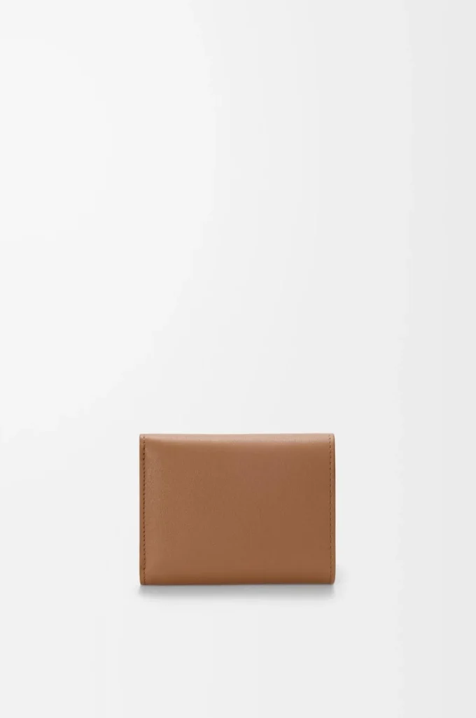 Cats trifold wallet in classic calfskin Mocha Cats trifold wallet in classic calfskin Mocha