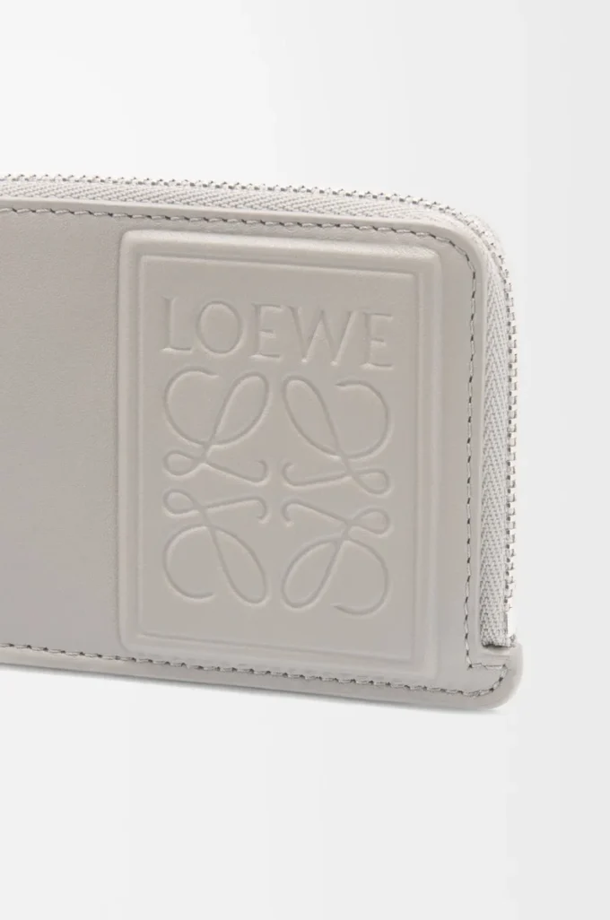 Coin cardholder in satin calfskin Shell Grey Coin cardholder in satin calfskin Shell Grey