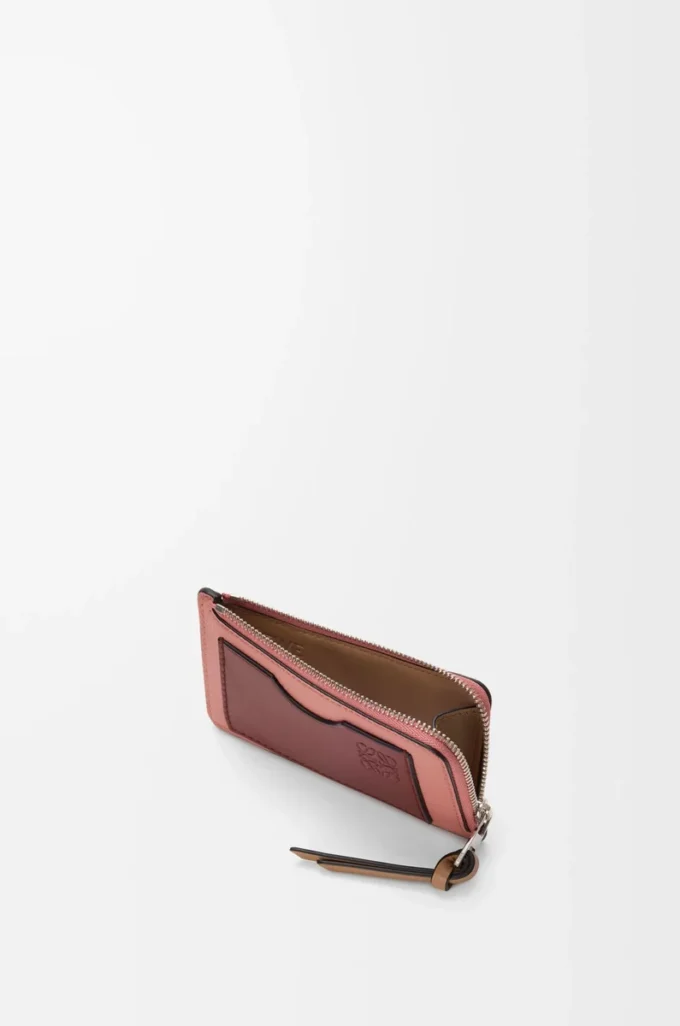 Coin cardholder in soft grained calfskin Blush/Mahogany Coin cardholder in soft grained calfskin Blush/Mahogany