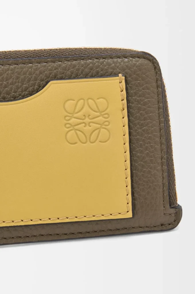 Coin cardholder in soft grained calfskin Dark Khaki Green/Ginger Coin cardholder in soft grained calfskin Dark Khaki Green/Ginger