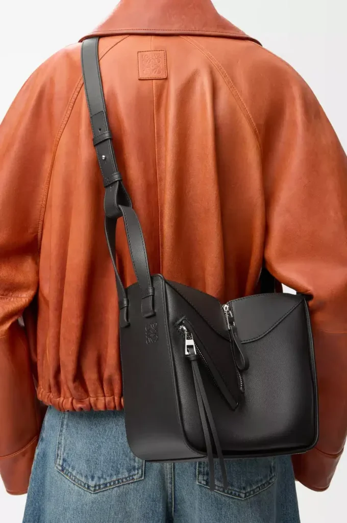 Compact Hammock bag in classic calfskin Black Compact Hammock bag in classic calfskin Black