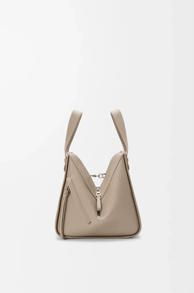 Compact Hammock bag in soft grained calfskin Clay Compact Hammock bag in soft grained calfskin Clay