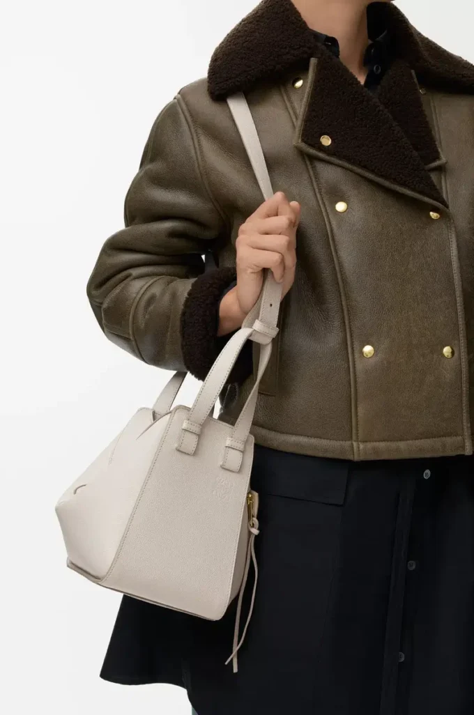Compact Hammock bag in soft grained calfskin Light Ghost Compact Hammock bag in soft grained calfskin Light Ghost
