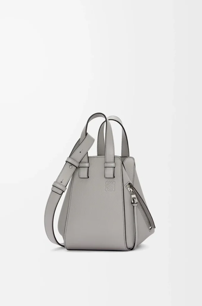 Compact Hammock bag in soft grained calfskin Pearl Grey Compact Hammock bag in soft grained calfskin Pearl Grey