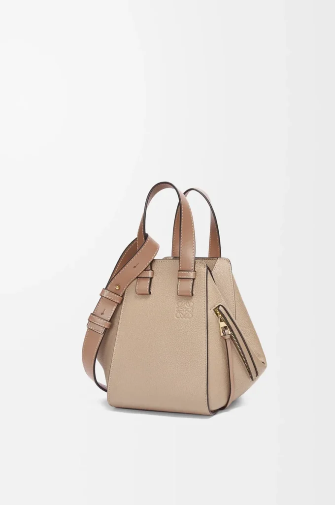Compact Hammock bag in soft grained calfskin Sand Compact Hammock bag in soft grained calfskin Sand