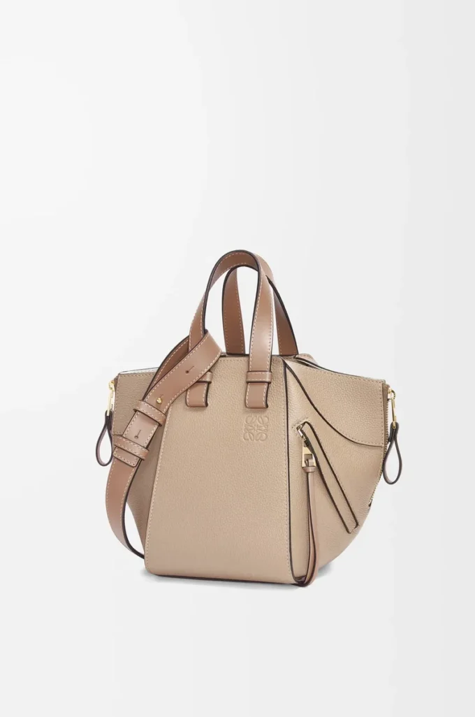 Compact Hammock bag in soft grained calfskin Sand Compact Hammock bag in soft grained calfskin Sand