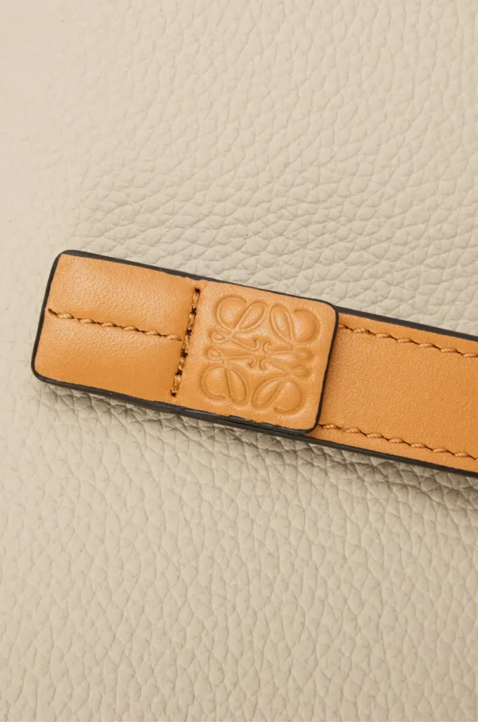 Compact zip wallet in soft grained calfskin Light Oat/Honey