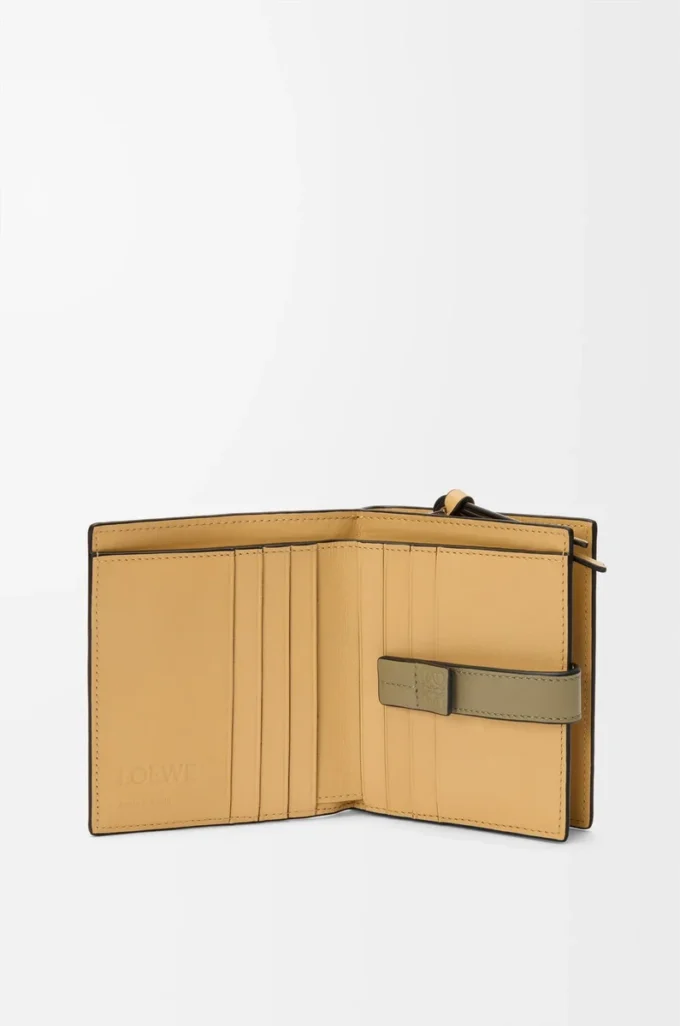 Compact zip wallet in soft grained calfskin Shell Grey/Eucalyptus