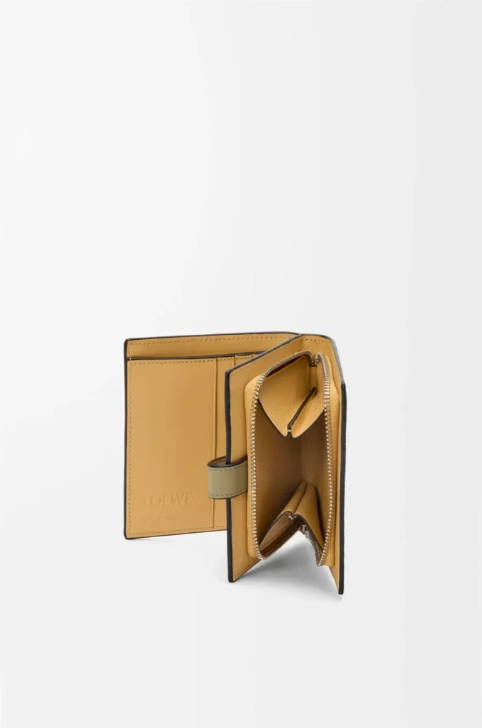 Compact zip wallet in soft grained calfskin Shell Grey/Eucalyptus