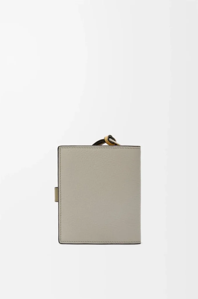 Compact zip wallet in soft grained calfskin Shell Grey/Eucalyptus