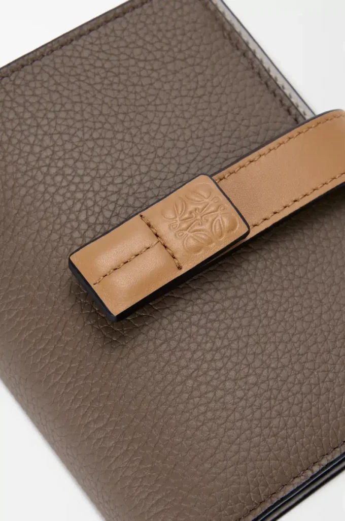 Compact zip wallet in soft grained calfskin Taupe/Gold Compact zip wallet in soft grained calfskin Taupe/Gold